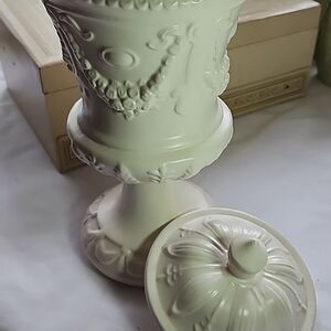Vintage 1974 Arnels Embossed Art Pottery Urn With Lid Pearl Glaze